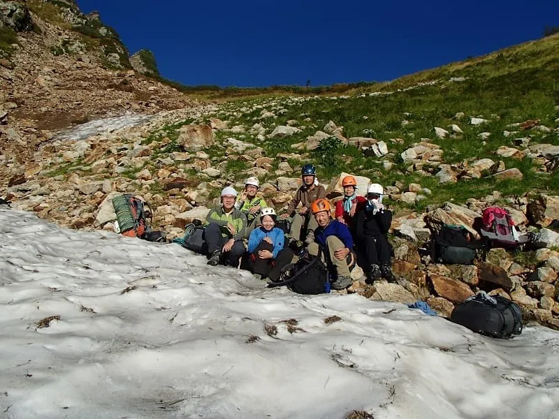 小窓雪渓上部で