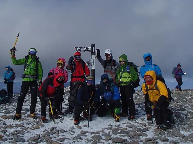 縦走を終えて硫黄岳の山頂でほっと一息