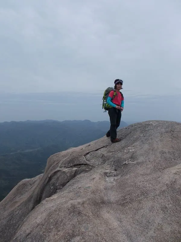 三倉岳の山頂を踏んで下山