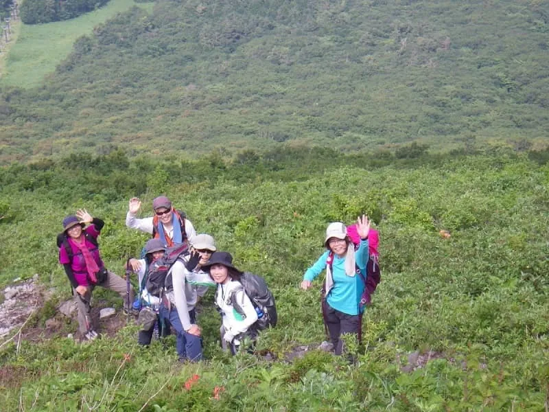 急な登りですが全員元気いっぱい