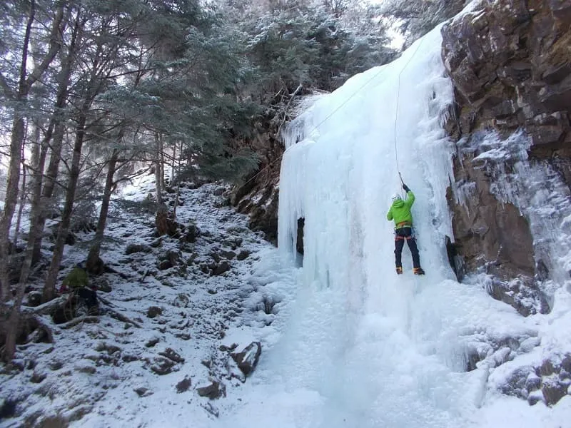 小滝に挑戦中の上田さん