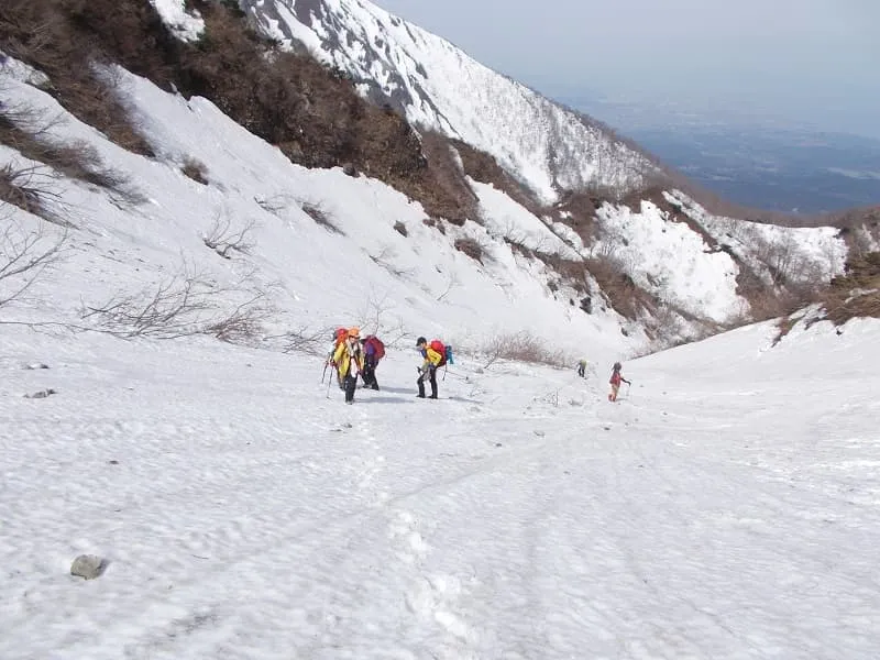 この急斜面を登ると剣谷も終了