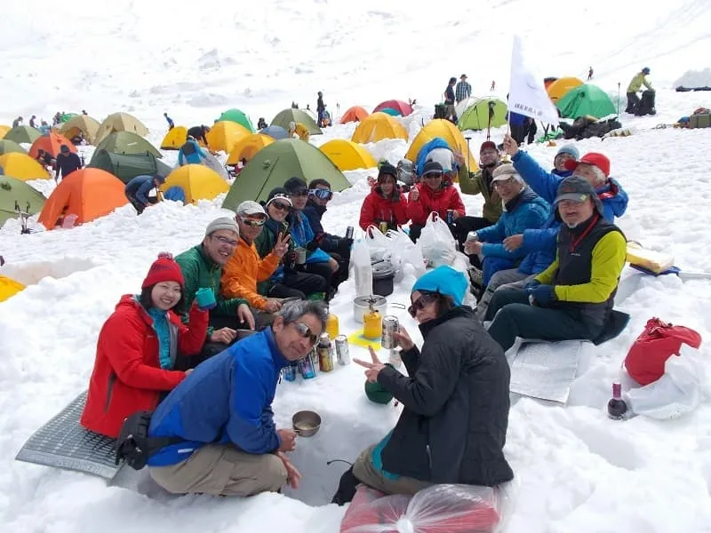 雪のテーブルで