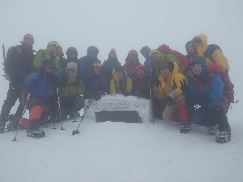 2 日目の大山登山は昨年に続き悪天候で残念
