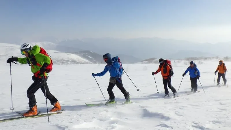 烈風の中進んでいく