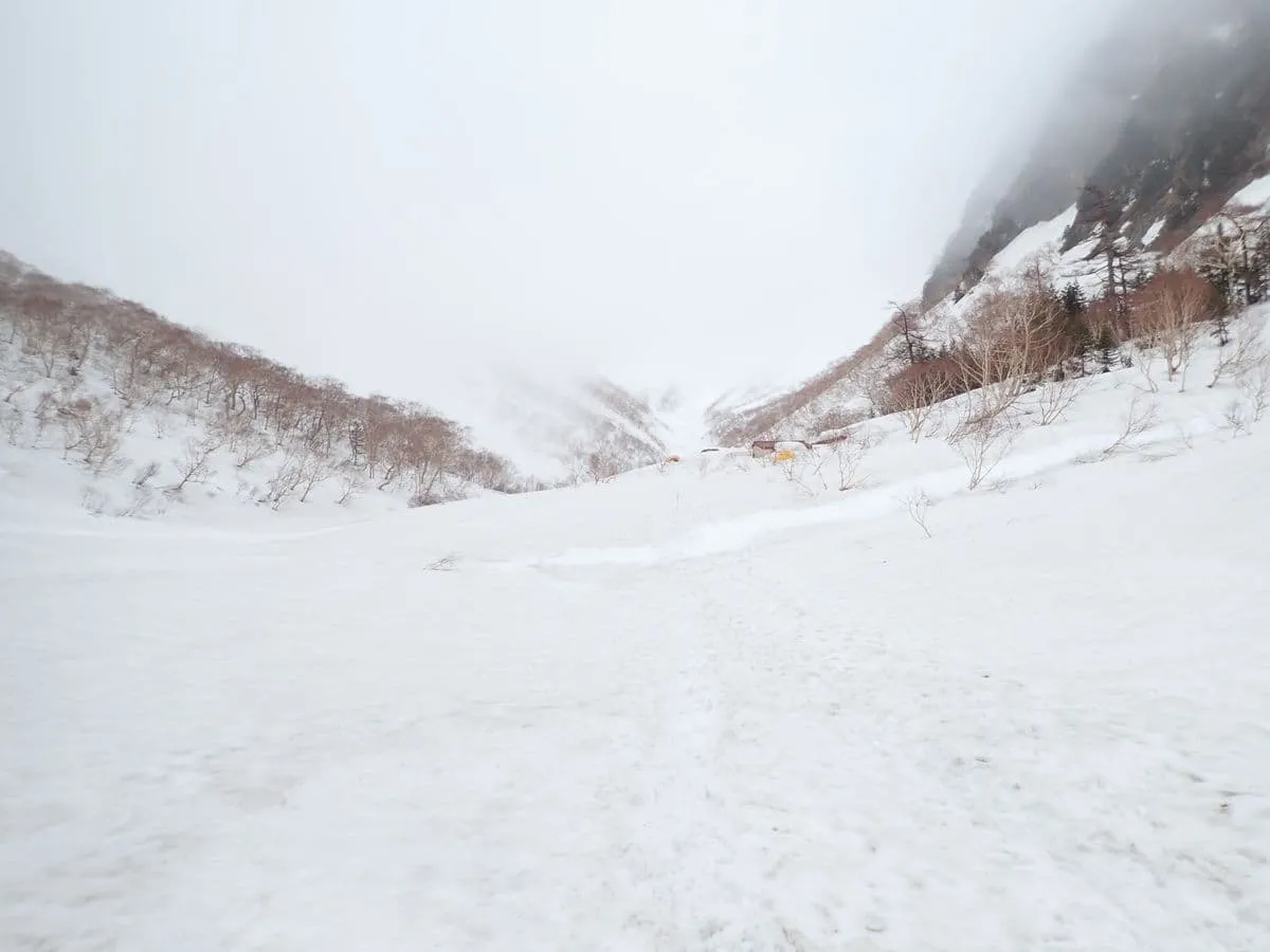 ババ平のテント場が見えてきた