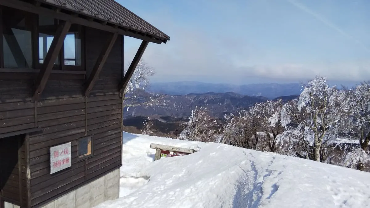 頂上避難小屋