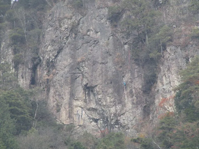 トップを交代して登る田路会長